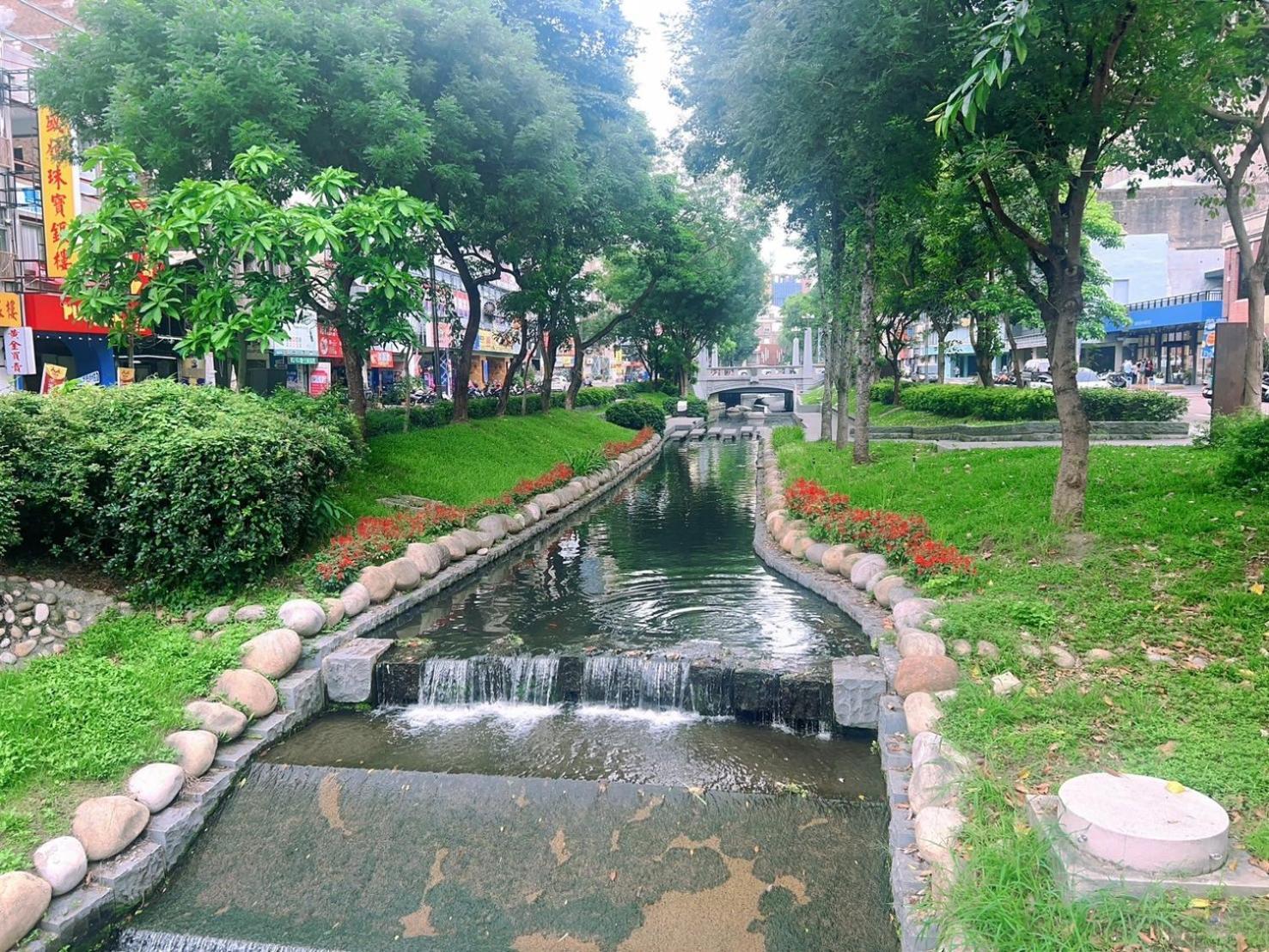 Ningcui Business Hotel Тайджун Екстериор снимка