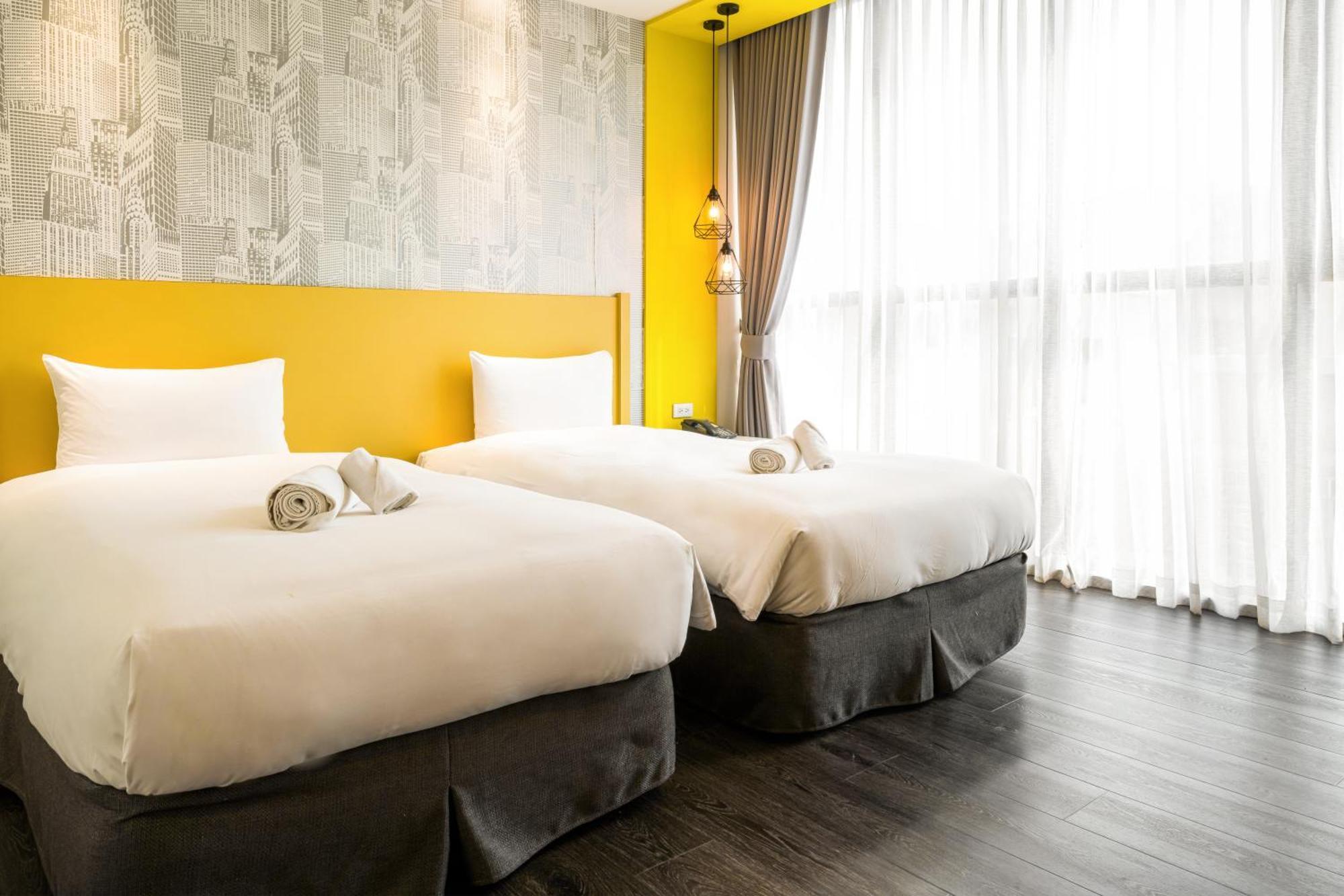 Ningcui Business Hotel Тайджун Екстериор снимка